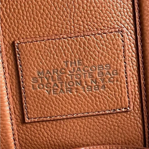💰SOLD - H009L01SP21 - Marc Jacobs The Leather Small Tote Bag - Picture 8 of 16